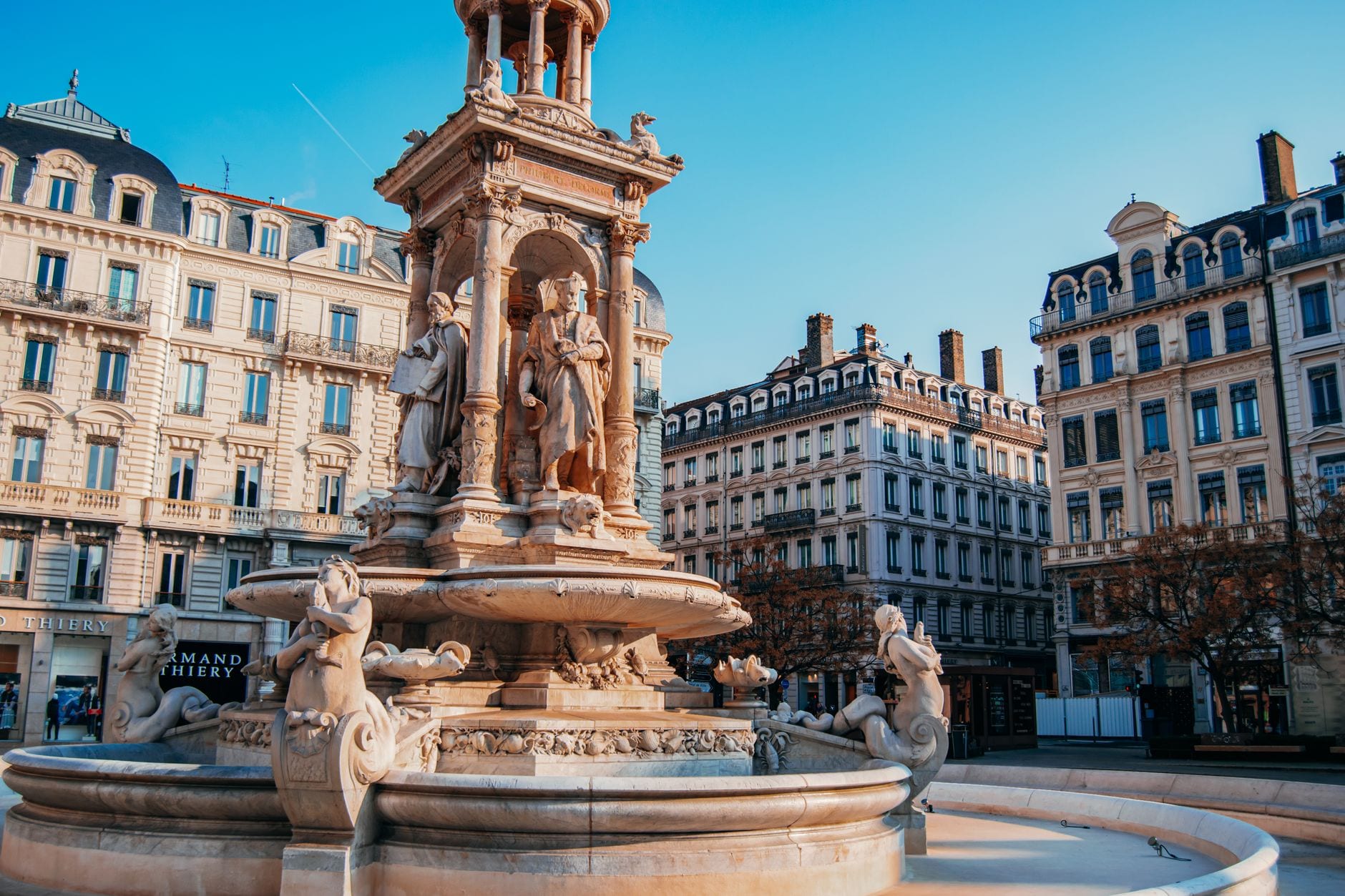 place de la république agen centre ville